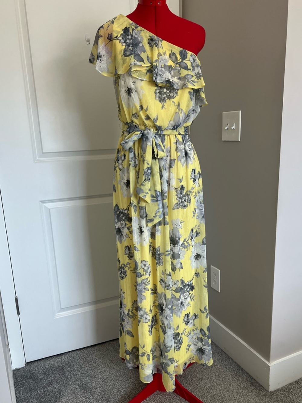 Jessica Howard Yellow One-Shoulder Floral Maxi Dress